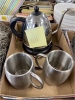 ELECTRIC TEAPOT W/STAINLESS STEEL MUGS / NOT