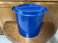 Vintage Vonri Plastic Ice Bucket w/ Lid