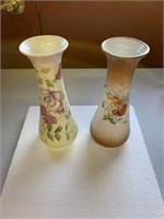 2 flower vases