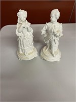 2 Dancing royalty statues