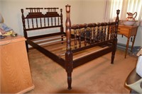 Turned Spindle Mahogany Bed, Dovetail Locking