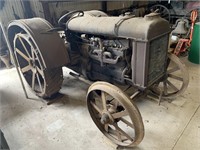 ANTIQUE FORDSON TRACTOR NOT RUNNING  ENGINE FREE