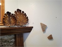 651- 2 Metal Leafs And 2 Stone Drawings