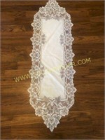 Beautiful table runner 43 x 14