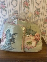 Floral Q Bedspread and 2 Pillows