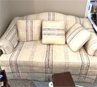 Traditional Love Seat ~ Mint Condition