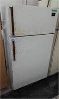 Hotpoint Coronado Fridge-Freezer, 30 x 27 x 58
