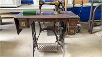 Antique singer sewing machine, comes with repair