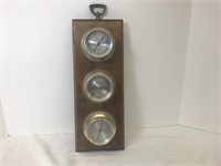 Thermometer, barometer and hygrometer wall mount