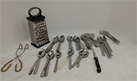 Large Cutlery  Assortment,With Cheese Grater