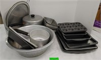 Large lot of Baking/Cooking ware