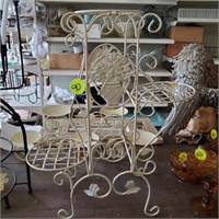 SMALL IRON PLANT STAND