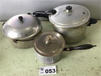 PRESSURE COOKER AND POTS