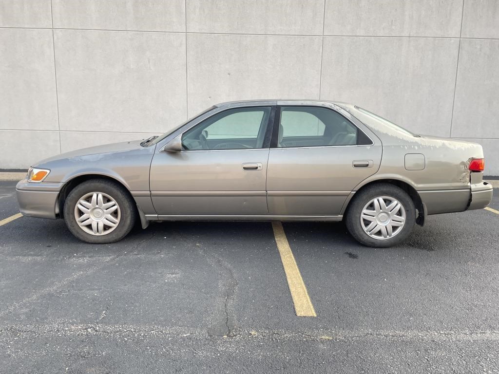 2008 CHRYSLER TOWN & COUNTRY ~ 2000 TOYOTA CAMRY