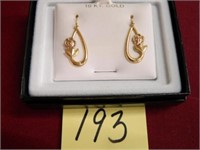 10kt Yellow Gold Dangle Rose Design Earrings,