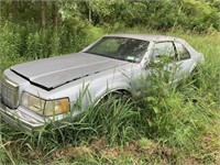 1989 Lincoln Town Car- Signature Series