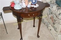 Harden mahoganyoval top end table with
