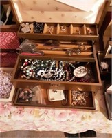 Jewelry Box w/contents.
