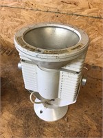 Flood light with swivel head