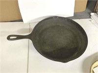 #8  CAST IRON PAN MADE IN THE USE