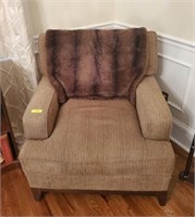 HICKORY HILL UPHOLSTERED EASY CHAIR