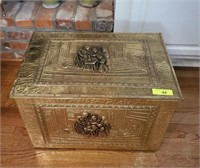 HAMMERED BRASS COVERED CHEST