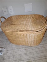 Lidded basket w/ handles