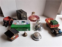 LOT - POKER CHIPS, VINTAGE CAMERA, CHICKEN TRUCK