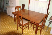 42X62 DINING TABLE W/4 CHAIRS