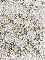 Nice! QUEEN Machine Sewn Floral/White Quilt