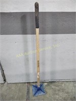 Cobalt 8” x 8” wood handle tamper, Grip right 3