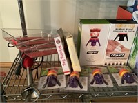 10 - assorted kitchen items