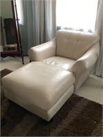 Leather chaise lounger