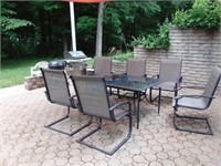 Beautiful Patio Set- Table and 6 chairs