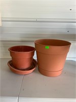 2 Medium plastic planters