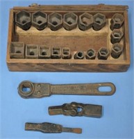 Pat 1914 square & hex nut iron socket set