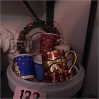 ASSORTED HOLIDAY KITCHEN ITEMS