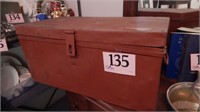 LARGE VINTAGE METAL CHEST WITH TRAY 24X11X12