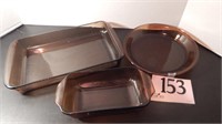 2 PC ANCHOR HOCKING GLASS BAKEWARE AND 1 PYREX