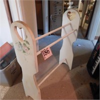 PAINTED QUILT RACK 32 X 9 X 27