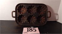CAST IRON MUFFIN PAN 12 IN