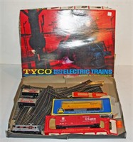 Tyco HO Scale Train & Track