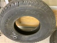 Bridgestone Dueler P265/75R16 tire (new)