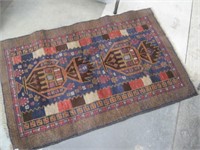 oriental rug 32" x 51"