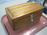 Sm. dovetail tool box w/ pullout tray