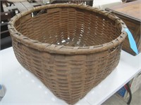 Lg round produce basket-2 handle good condition