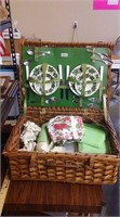 picnic basket with dishes NICE SET