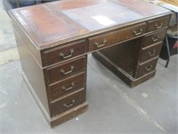 Knee hole desk mahogany with leather top