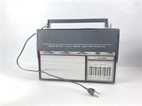 Vintage Holiday Solid State Multiband Radio