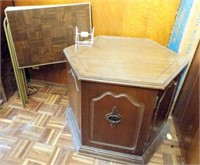 TV Trays (3), End Table